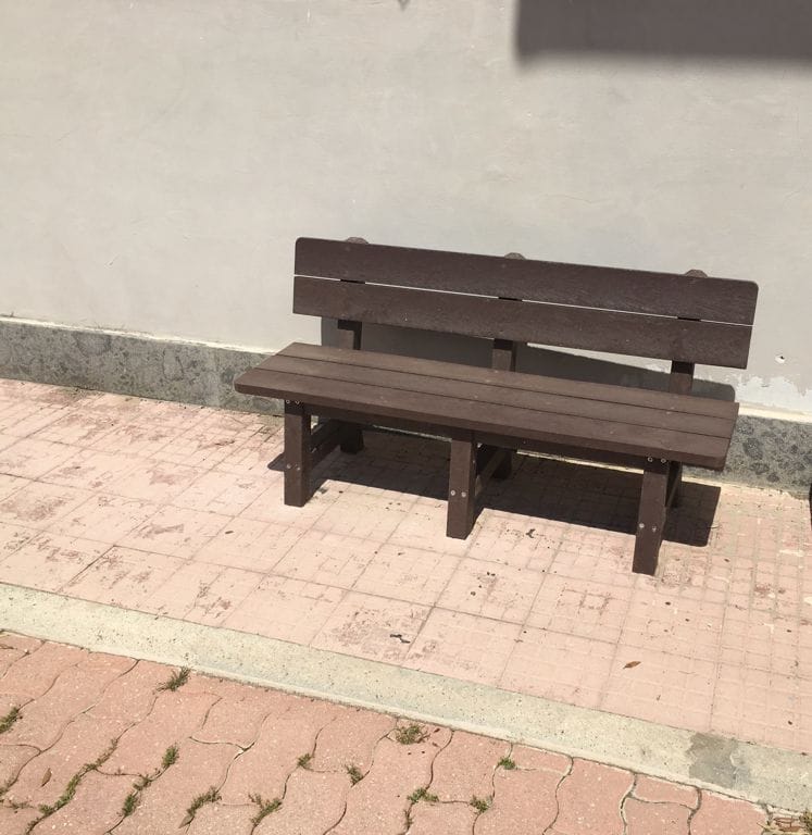 Детская скамейка Strongplast со спинкой EUROCOMITALIA современная мебель ARCH-00060060 - Вид №1