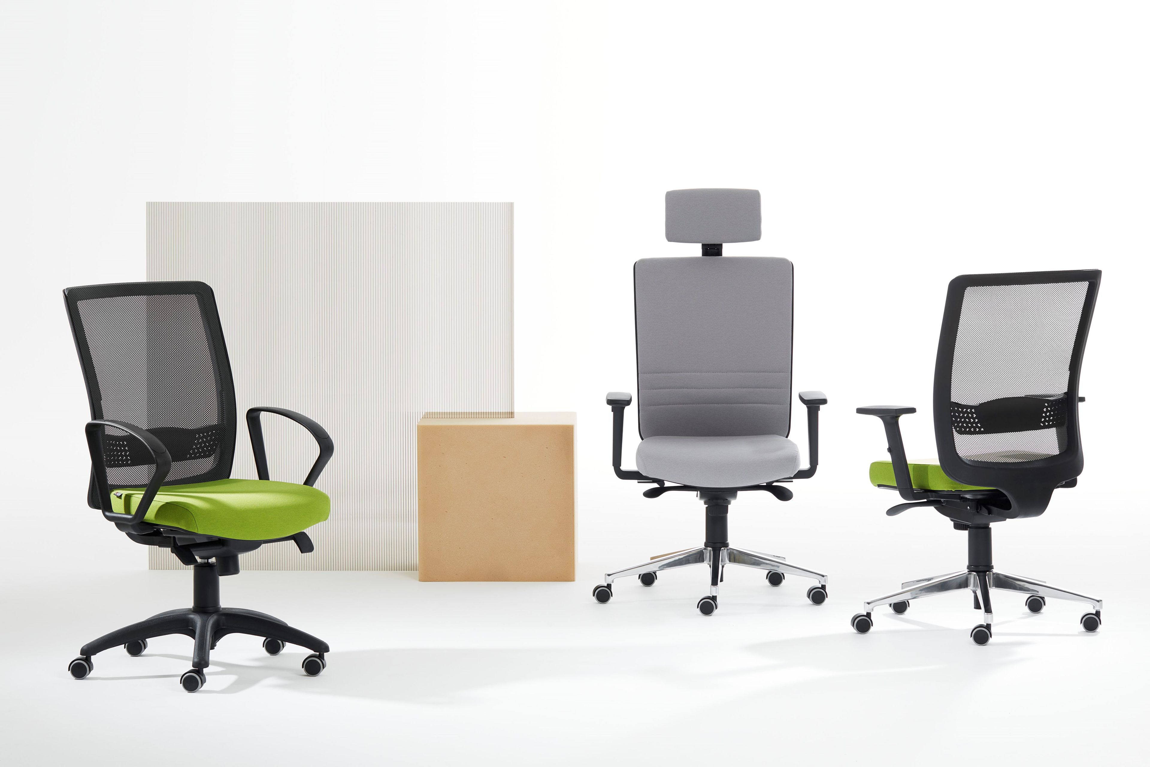 Сетчатое вращающееся кресло с откидывающейся спинкой и подлокотниками VAGHI Bursa Evo Black ARCH-00044228 - Вид №2