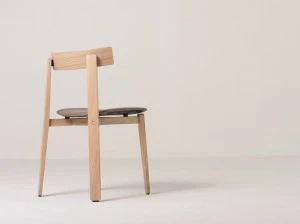 Gazzda Кожаное кресло с открытой спинкой Nora