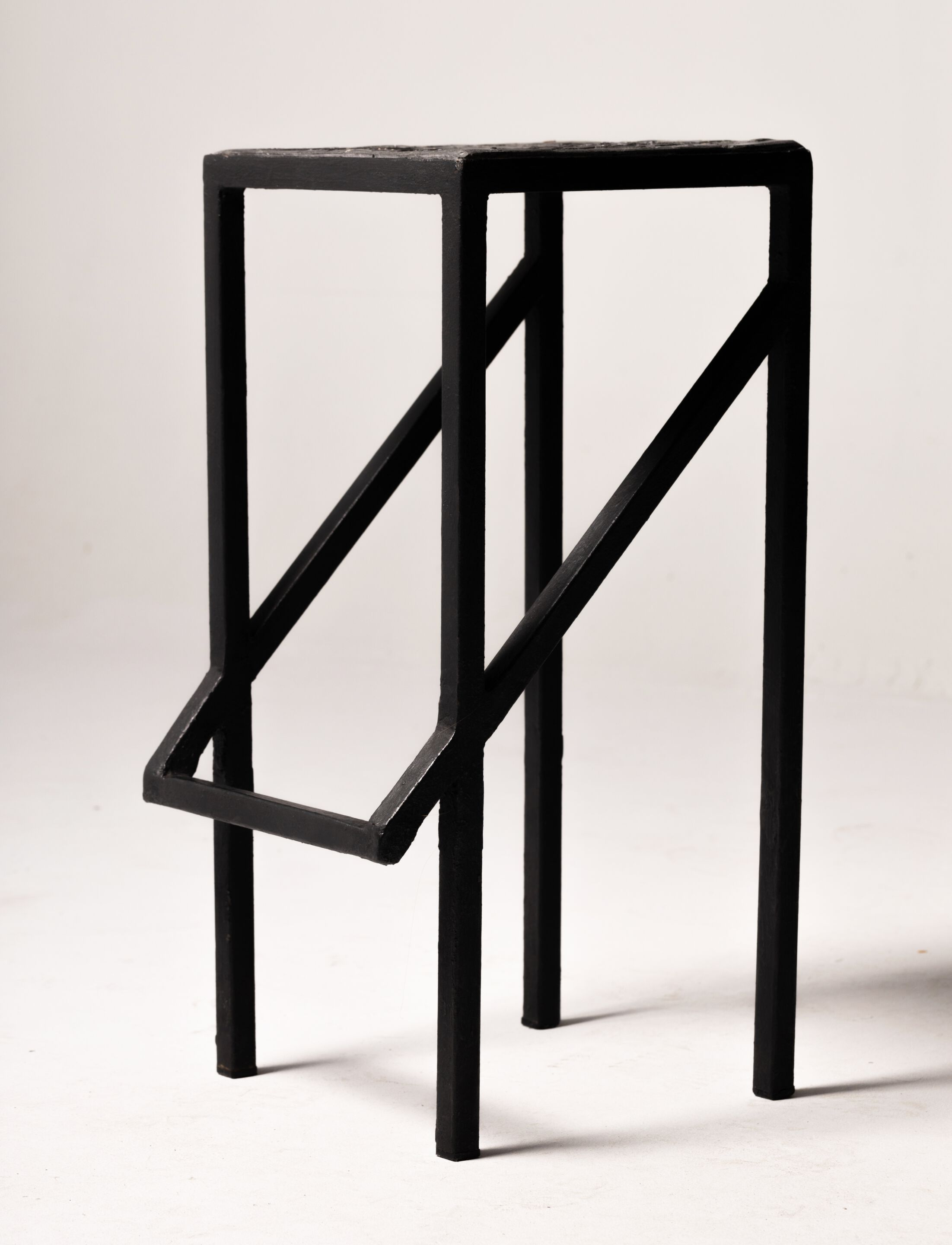 Стальной табурет с подставкой для ног ICI ET LÀ Бетон ARCH-00120196 - Вид №1