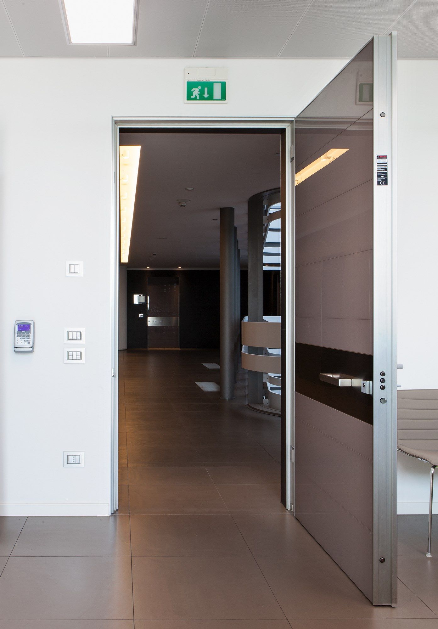 Полированная стеклянная бронированная входная дверь Oikos Tekno ARCH-00037198 - Вид №1