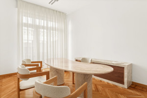 Мраморный стол