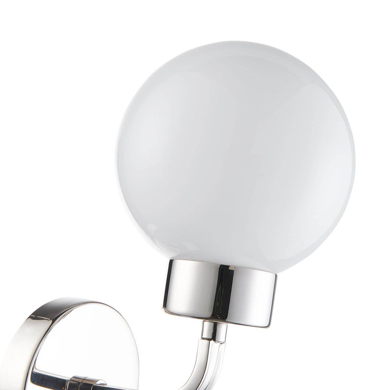 Бра со стеклянным плафоном белое Priscis 2598-1W FAVOURITE PRISCIS 00-3929902 Белый;серебро  - Вид №2