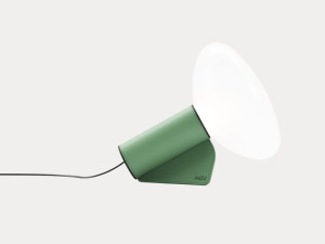 Настольная лампа с кожаной подставкой