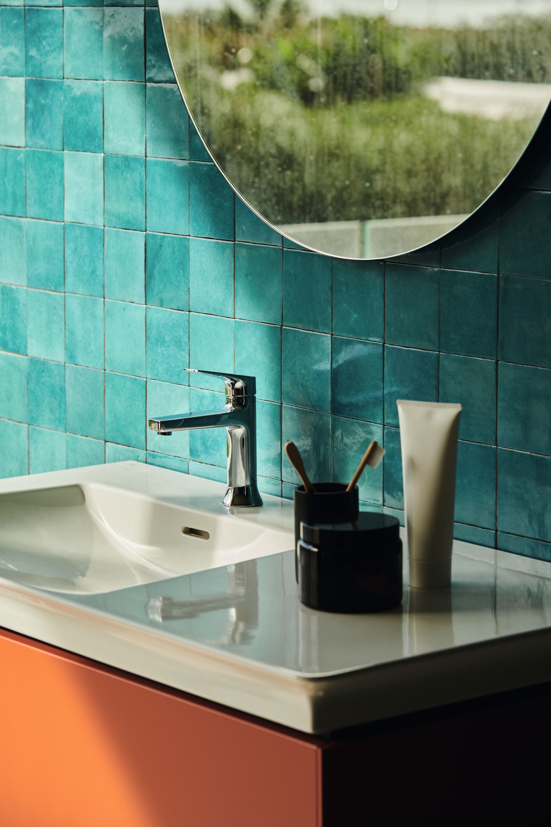 Керамическая раковина с одной столешницей с переливом Ideal Standard La Dolce Vita ARCH-00075319 - Вид №1