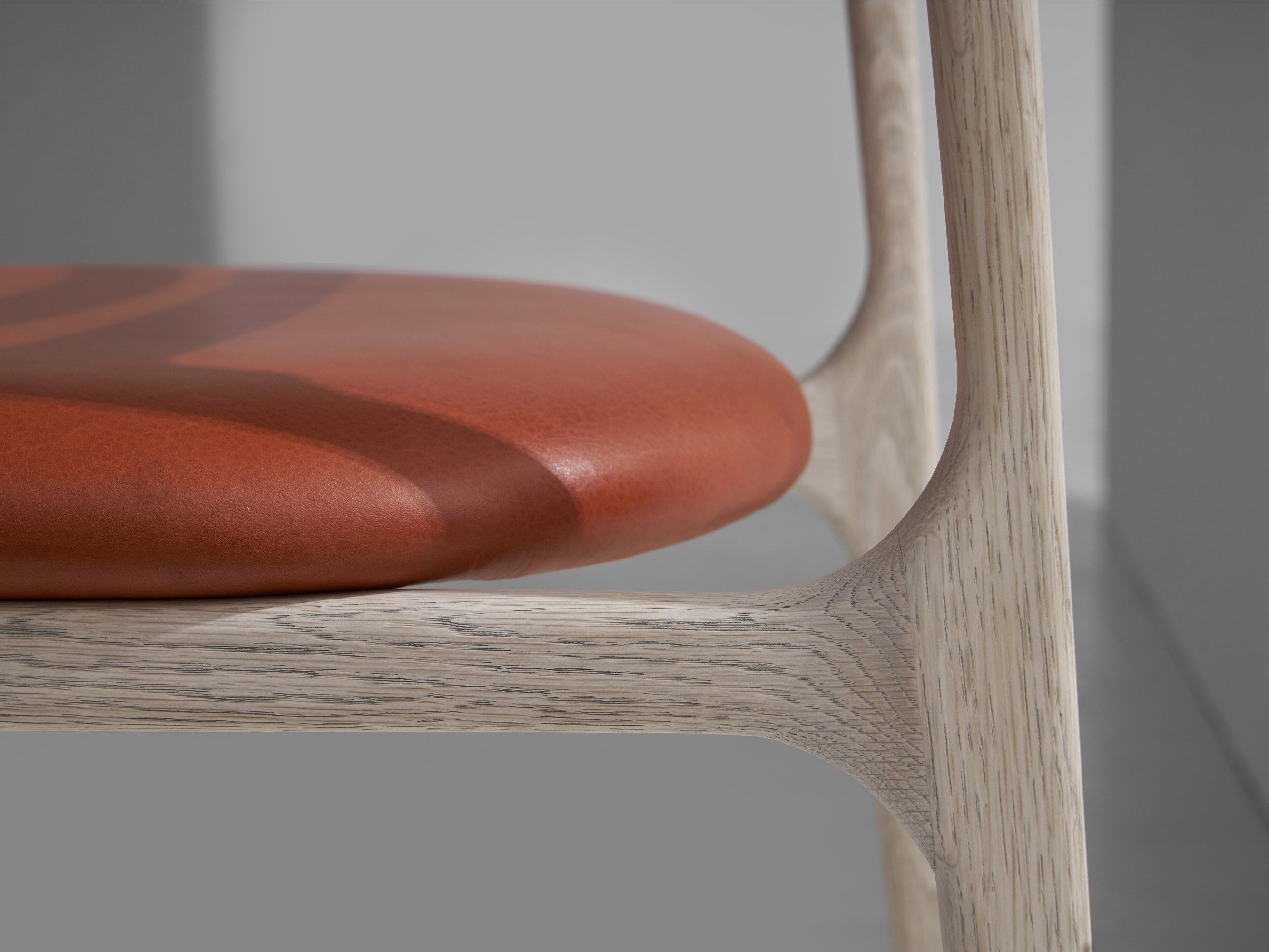 Дубовый стул с мягким сиденьем District Eight Сборка ARCH-00136221 - Вид №4