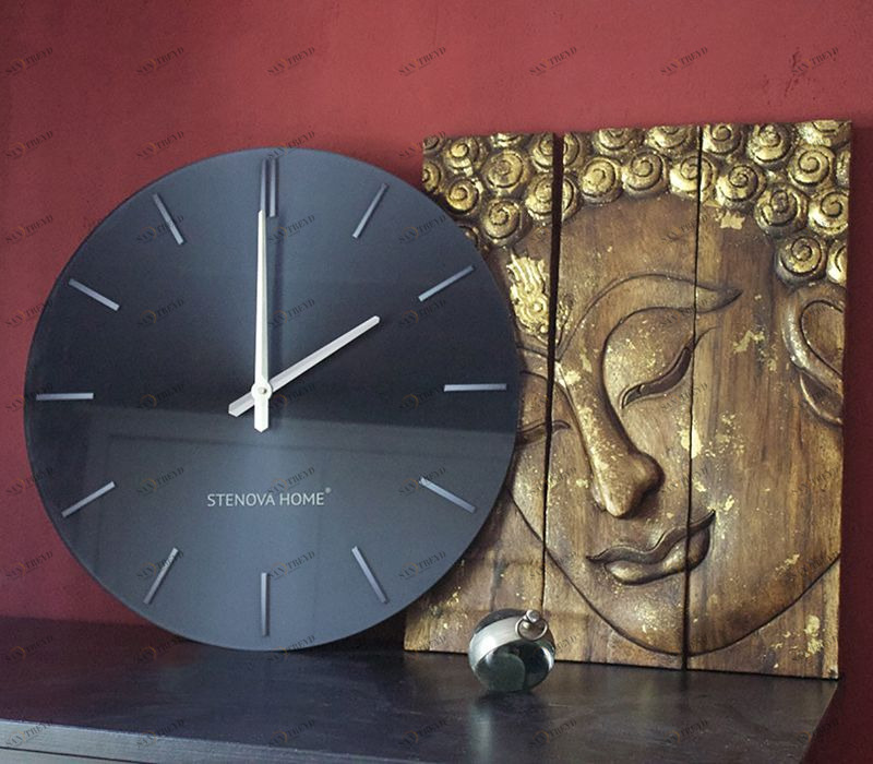 Современные интерьерные часы, выполненные из закаленного стекла.Большой циферблат имеет диаметр 50 см и толщину 4 мм. Основное изображение нанесено на оборотную сторону циферблата светостойкими чернилами, часовые засечки нанесены по внешней стороне циферб Victoria Stenova 419272