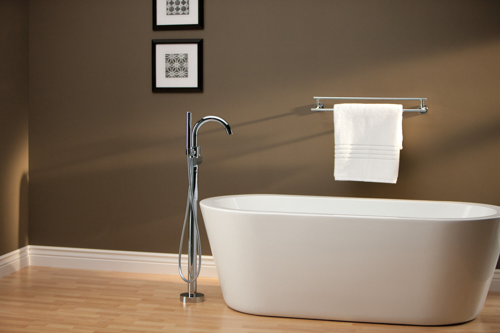 75925-RB 24-дюймовый двойной полотенцесушитель Delta Faucet Trinsic Венецианская бронза  - Вид №1