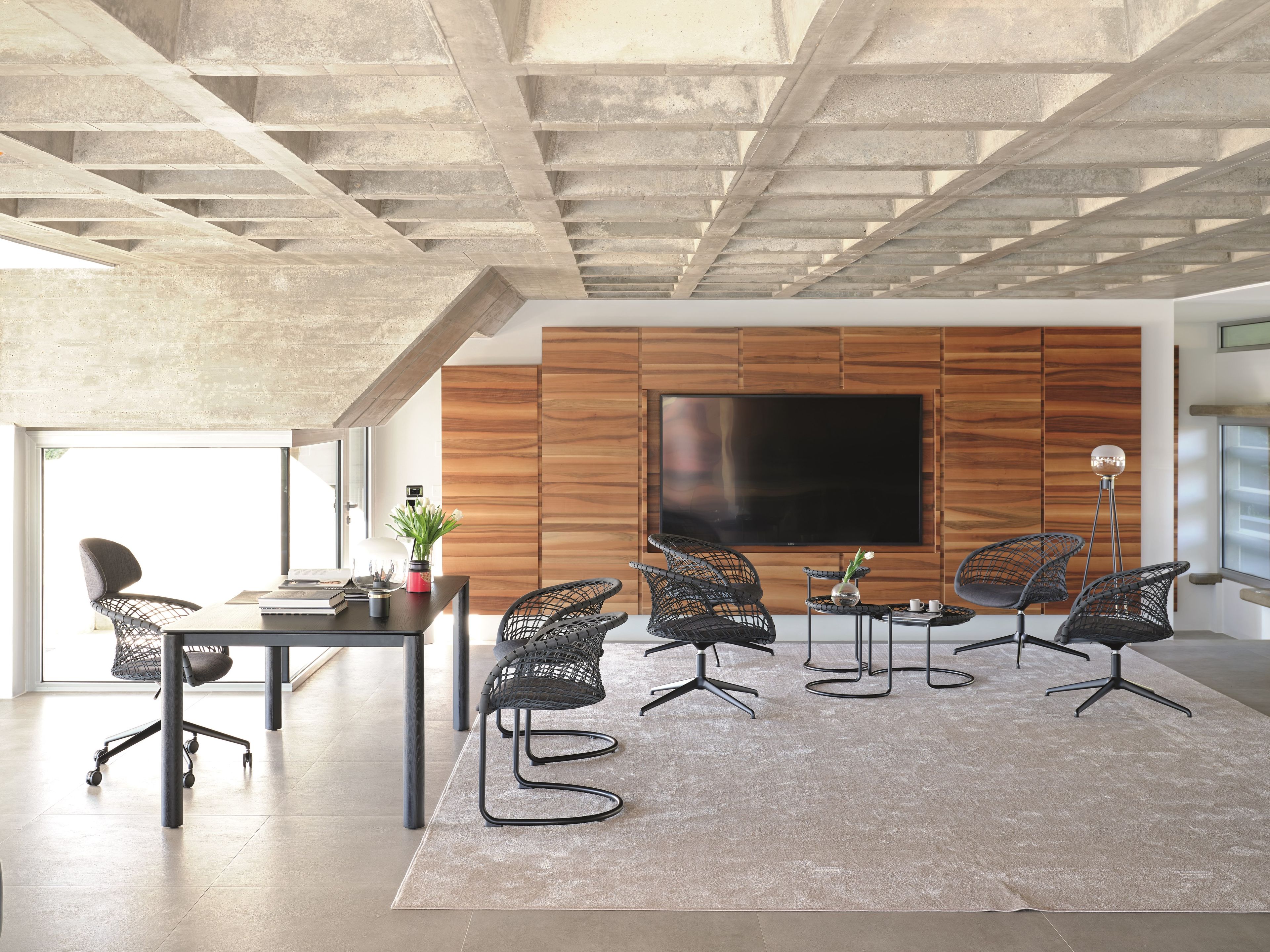 Спицевое вращающееся кресло с подлокотниками Midj P47 ARCH-00090920 - Вид №1