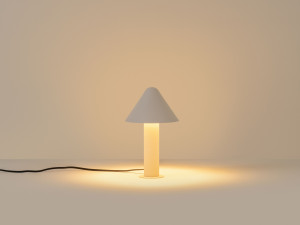 Регулируемая стальная настольная лампа