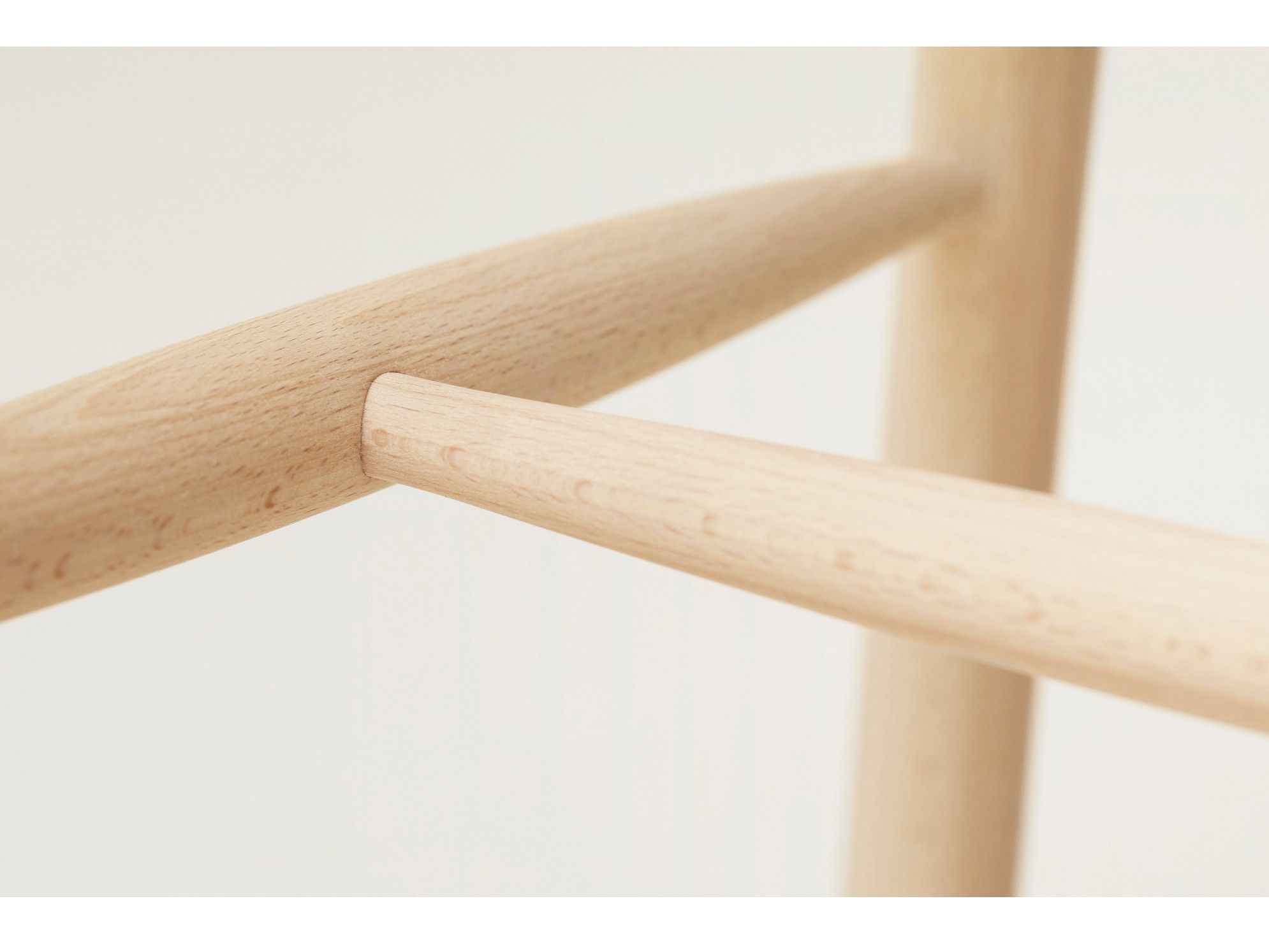 Низкий стул из бука с подставкой для ног Form & Refine Shoemaker Chair™ ARCH-00008657 - Вид №1