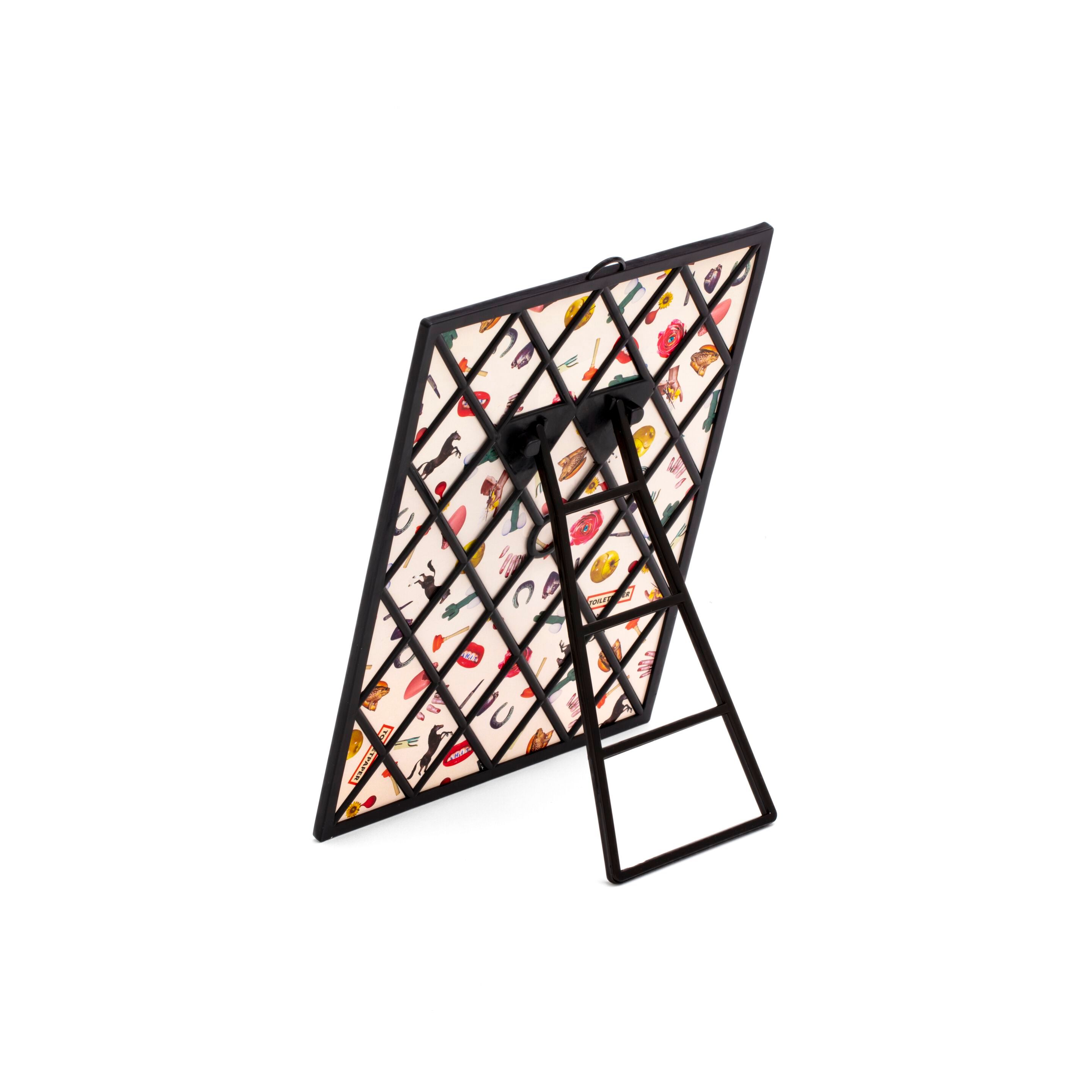 Настенное пластиковое зеркало с рамкой Seletti Seletti wears Toiletpaper ARCH-00008158