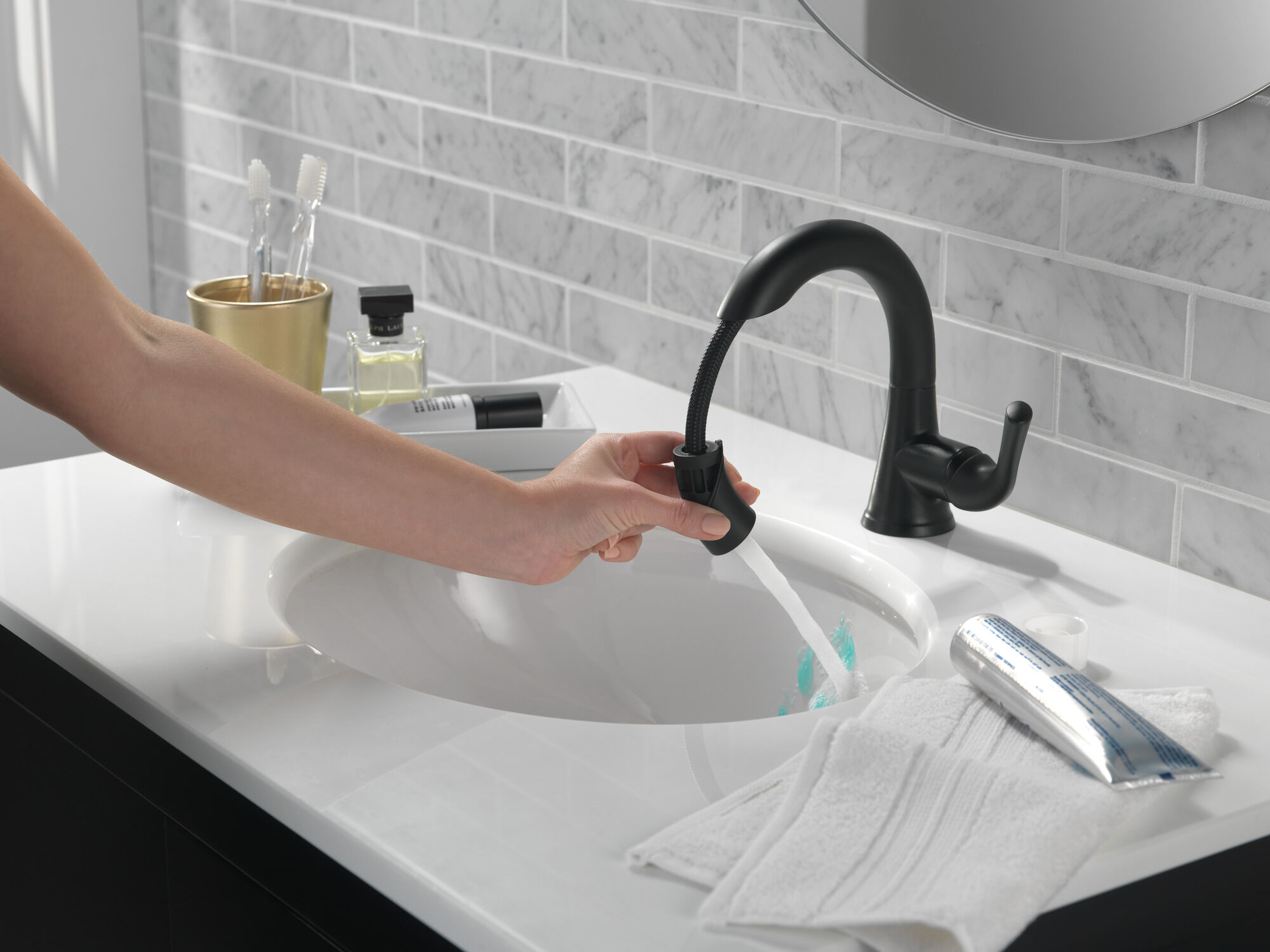 533LF-BLPDMPU Выдвижной смеситель для ванной с одной ручкой Delta Faucet Kayra Матовый черный - Вид №7