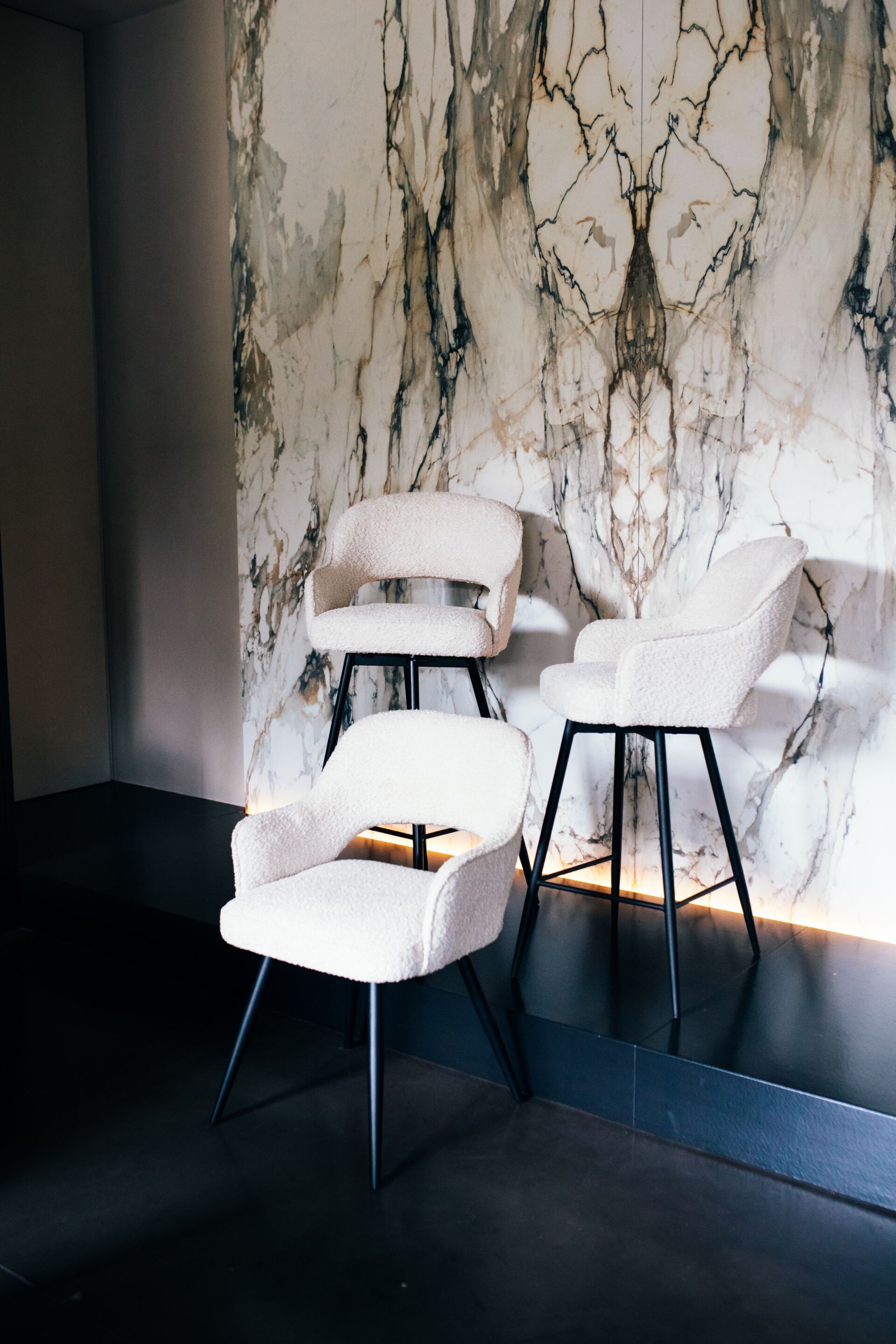 Высокий тканевый стул со спинкой POMAX Mercy ARCH-00113595 - Вид №2