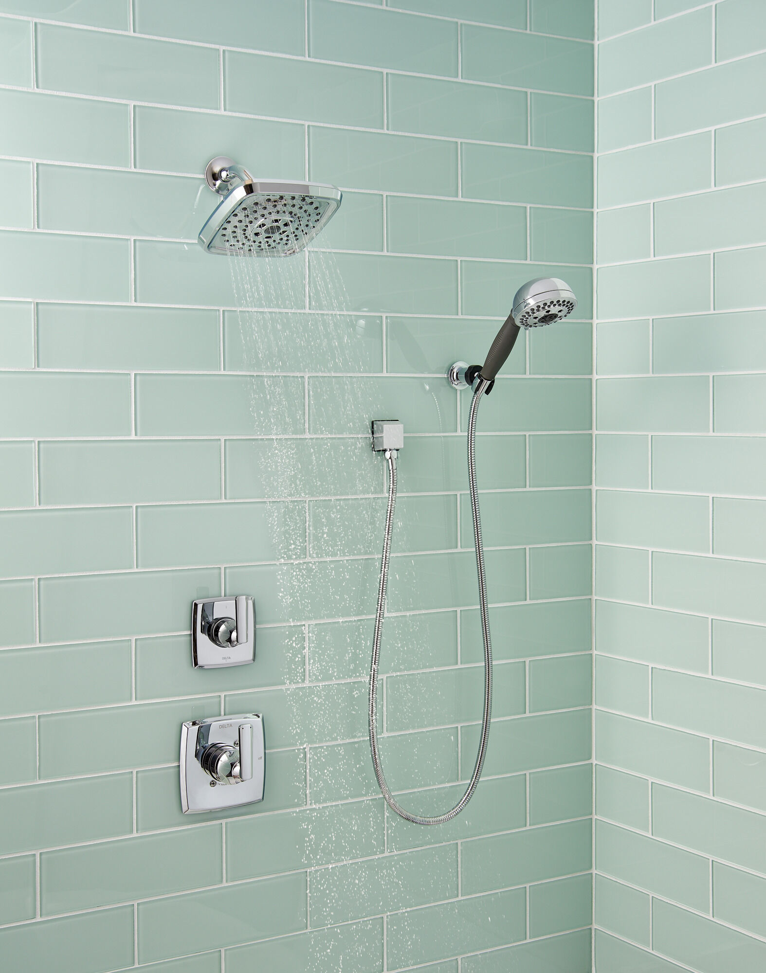 52690-RB H2Okinetic® 3-х позиционная душевая лейка Raincan Delta Faucet Universal Showering Венецианская бронза  - Вид №13
