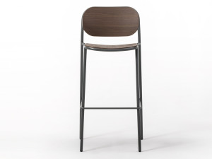 Высокий деревянный стул со спинкой