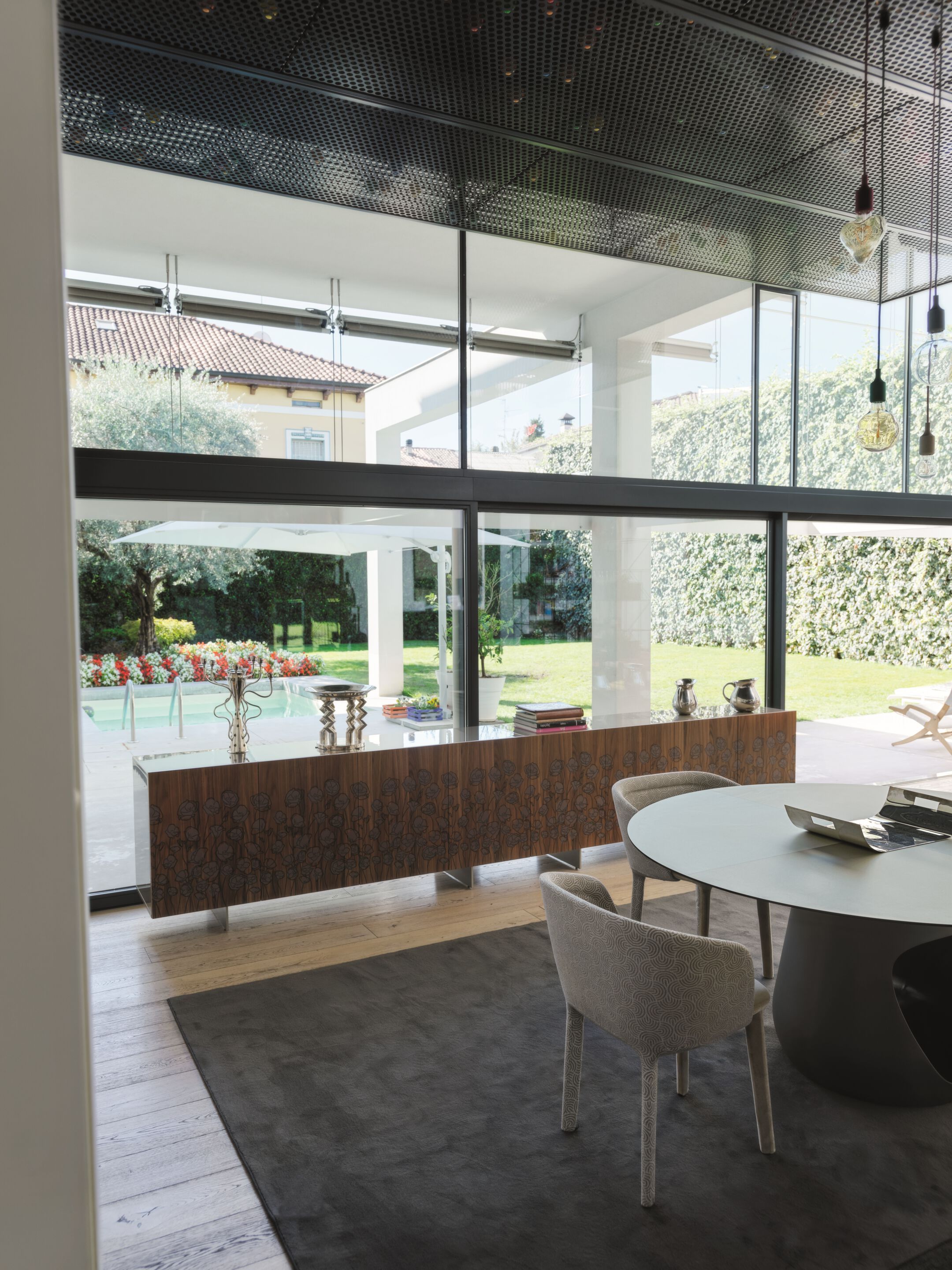 Деревянный шкаф с распашными дверями Casamania & Horm Le Jardin ARCH-00073415 - Вид №3