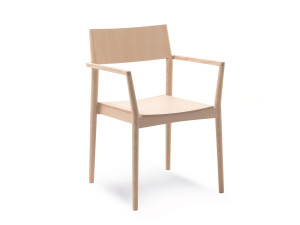 Деревянный стул с подлокотниками