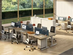 Bralco Несколько рабочих станций из меламина с разделительными панелями Winglet