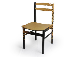 Стул из дерева и пробки