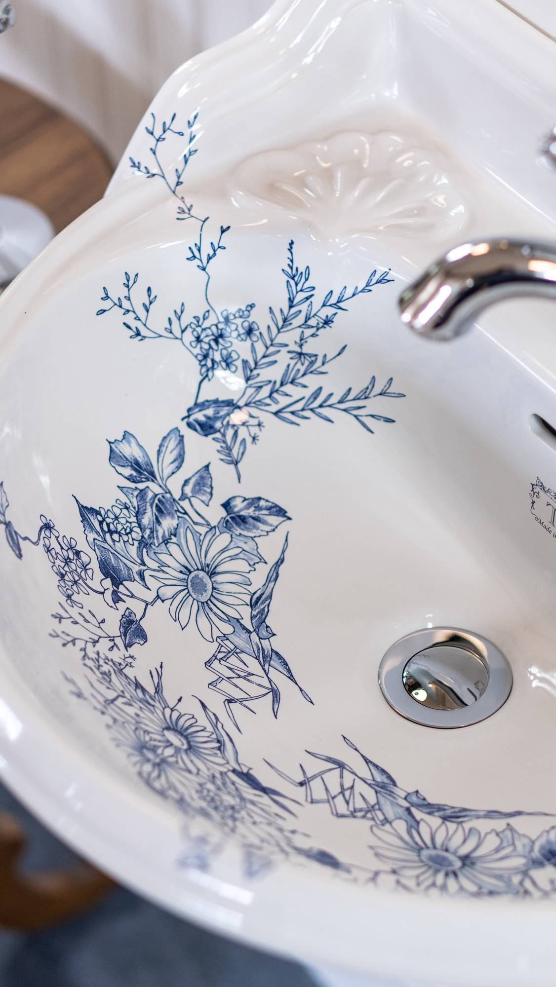 TB-SG-041 Подвесная раковина настенная овальная Traditional Bathrooms  белая  - Вид №1