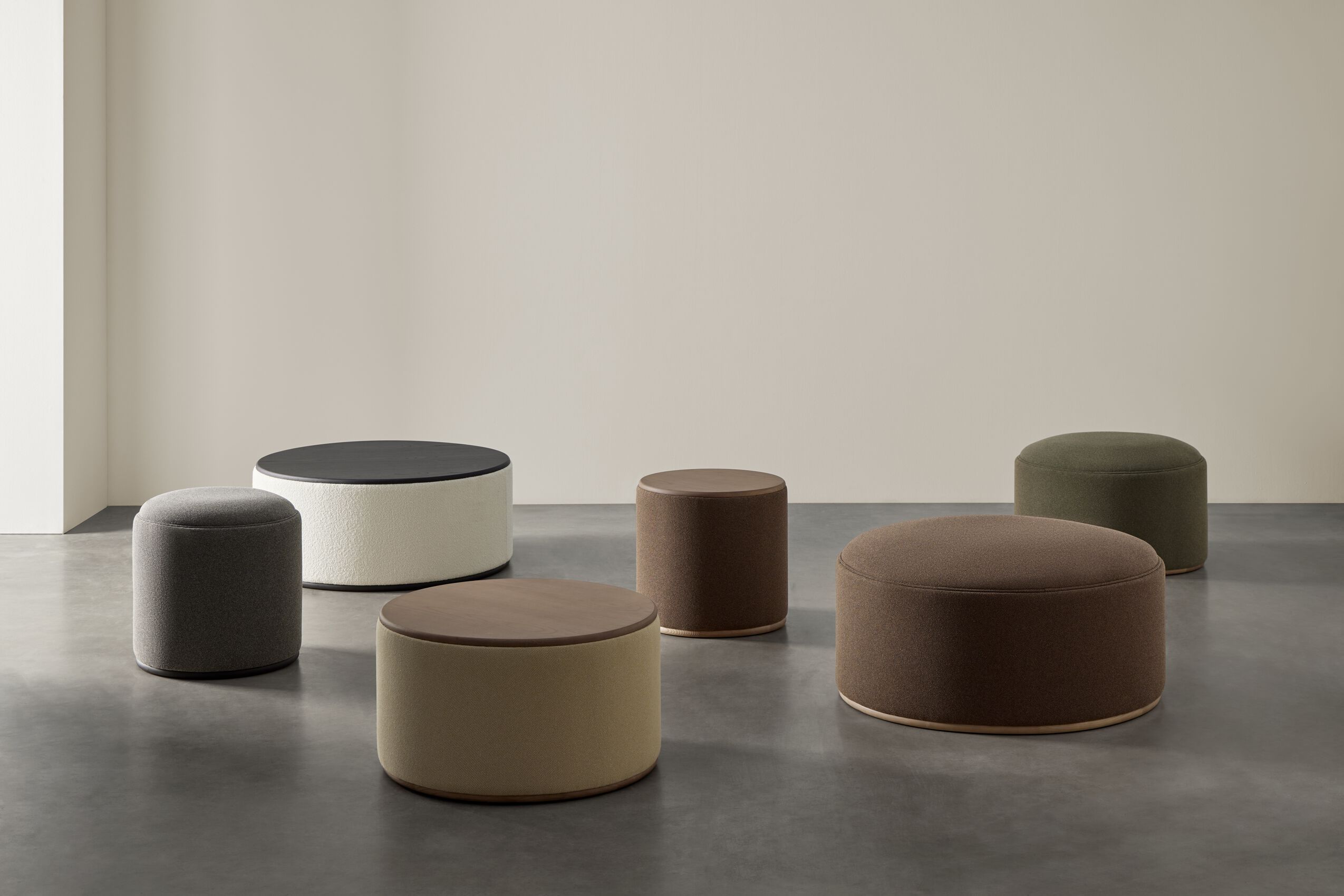 Высокий круглый журнальный столик из ткани Blasco&Vila Mant ARCH-00048084 - Вид №5