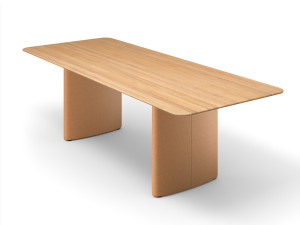 Деревянный стол