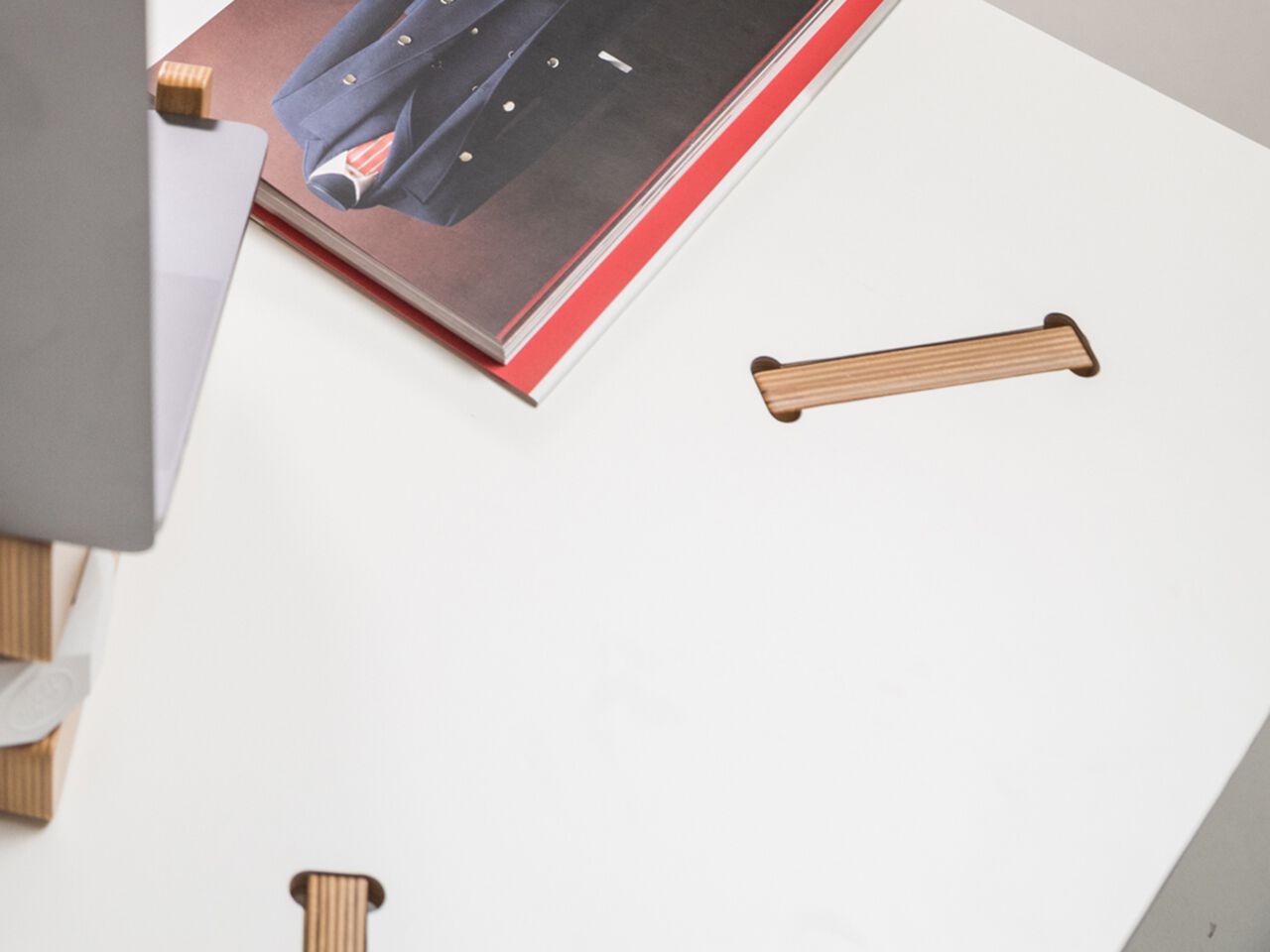 Прямоугольный рабочий стол с системой люверсов Esposit Karya ARCH-00077854 - Вид №5