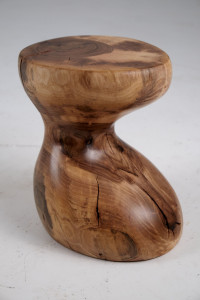 Журнальный столик из грецкого ореха