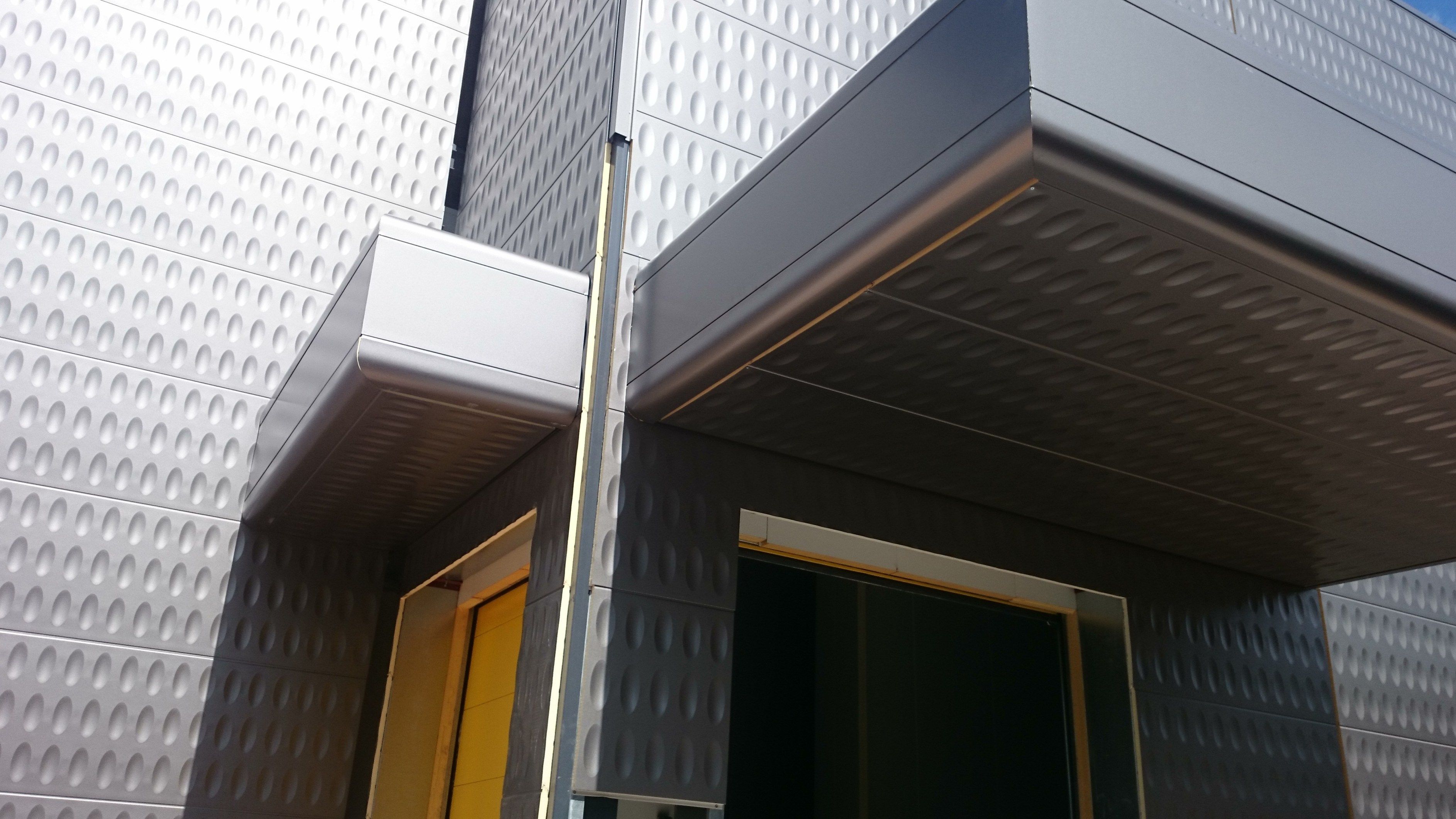 Изолированная металлическая панель для фасада ELCOM SYSTEM ТЕРМОПАРЕТЫ® ARCH-00151976 - Вид №56