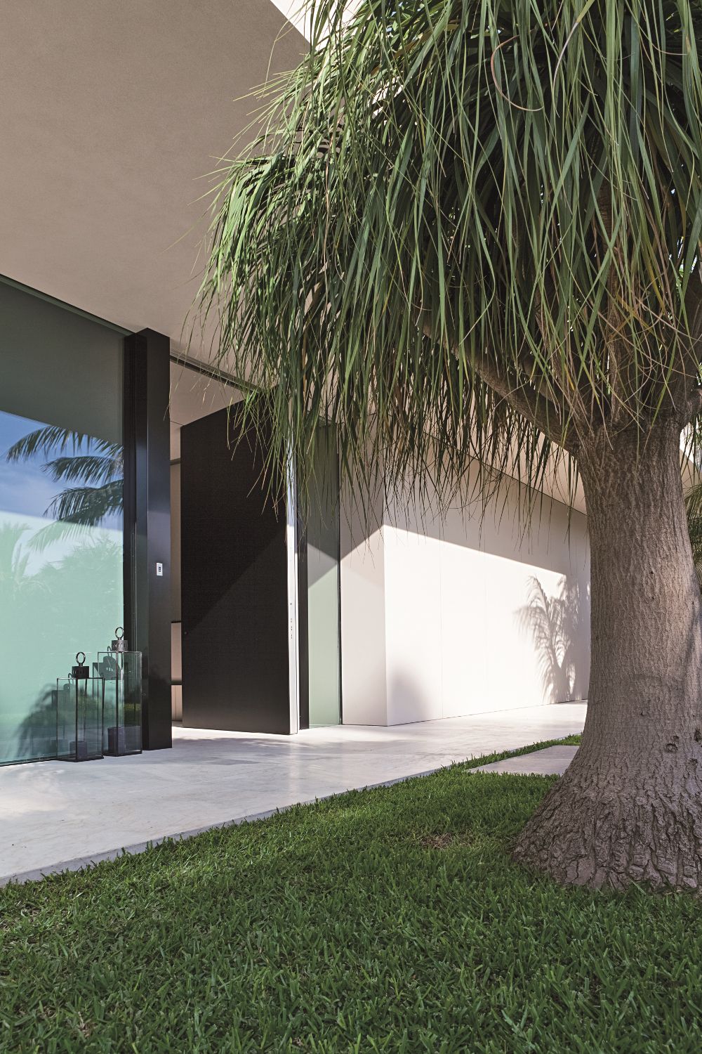 Двустворчатая бронированная дверь с покрытием Corian® Oikos Synua ARCH-00053129 - Вид №2