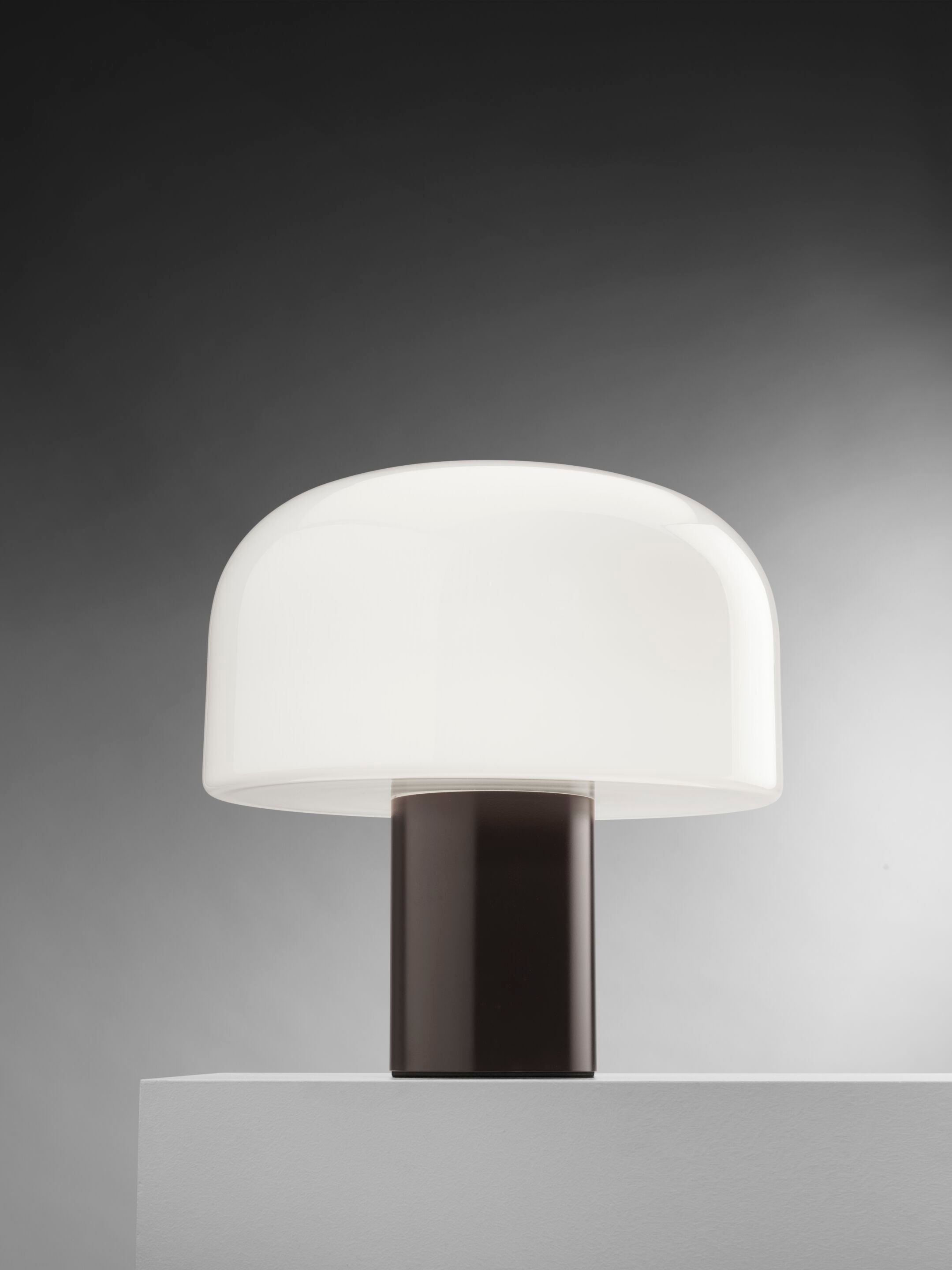 Диммируемая настольная лампа из опалового стекла In Stock Flos ARCH-00121940 - Вид №1