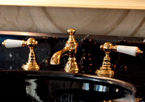 Gentry Home Смеситель для раковины мостик на 2 отверстия 200мм Berkeley Темное золото GH100772  - Вид №1