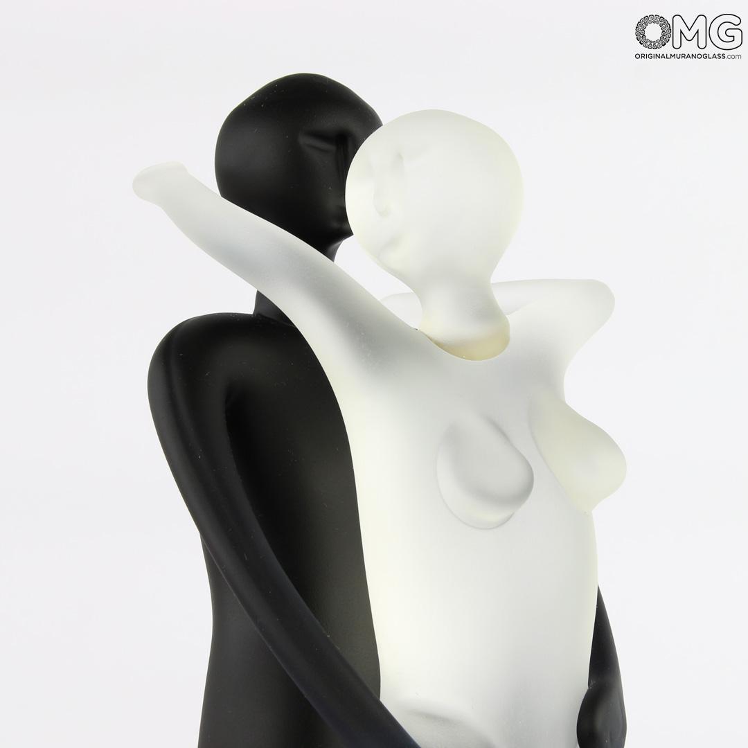 3909 ORIGINALMURANOGLASS Скульптура Объятие влюбленных - матовое стекло - муранское стекло OMG 12 см  - Вид №1