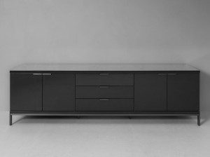 Шкаф из массива дерева с ящиками