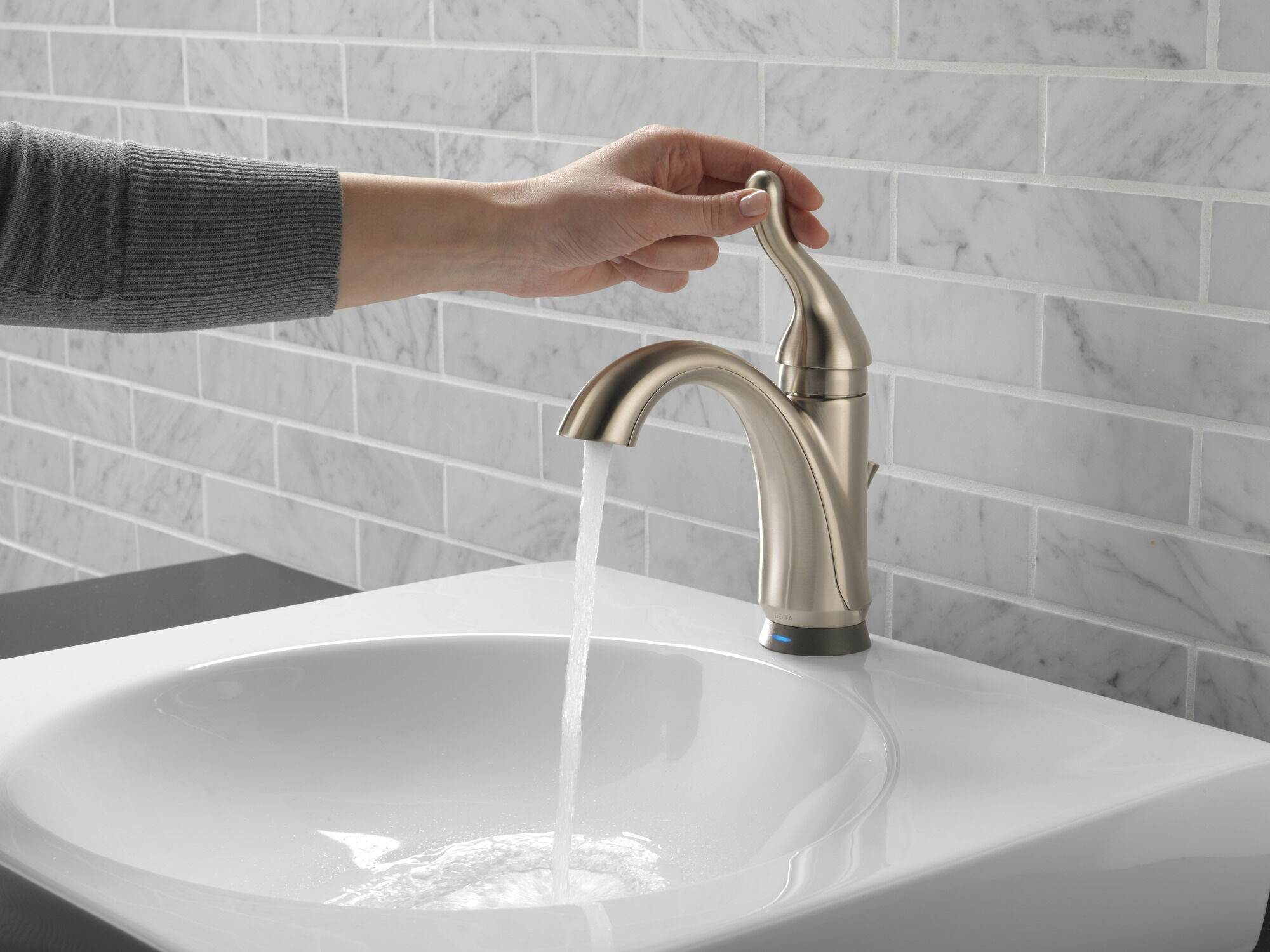 Смеситель для ванной с одной ручкой с технологией Touch2O® Delta Faucet 15960T-SS-DST - Вид №3