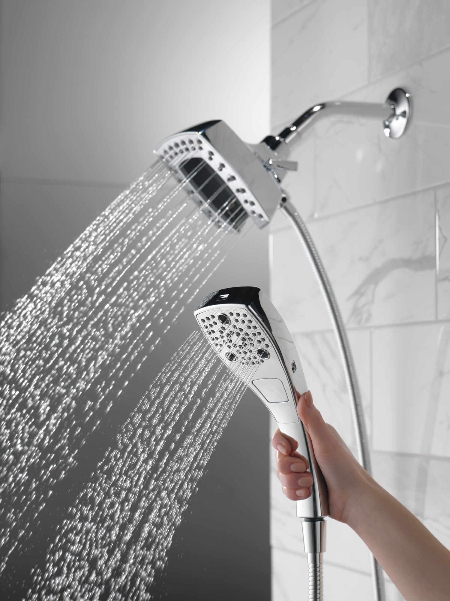 58474 H2Okinetic® In2ition® Душ два в одном с 5 настройками Delta Faucet Universal Showering Хром  - Вид №6