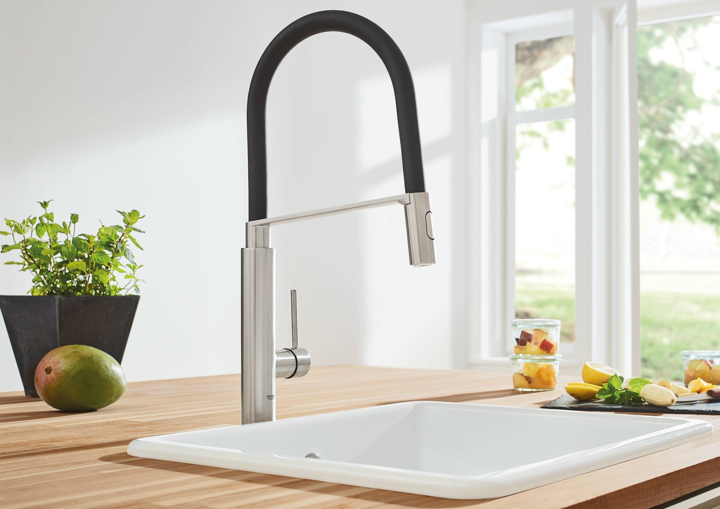 Смеситель для кухни GROHE Concetto с профессиональной лейкой, суперсталь/черный (31491DC0) - Вид №2