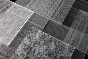 FSRT395 Монолитное стекло Vivistrata с узорами: волна, рябь, блеск, навес, полосы, сюжет, частокол Forms-surfaces