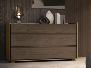 Деревянный комод