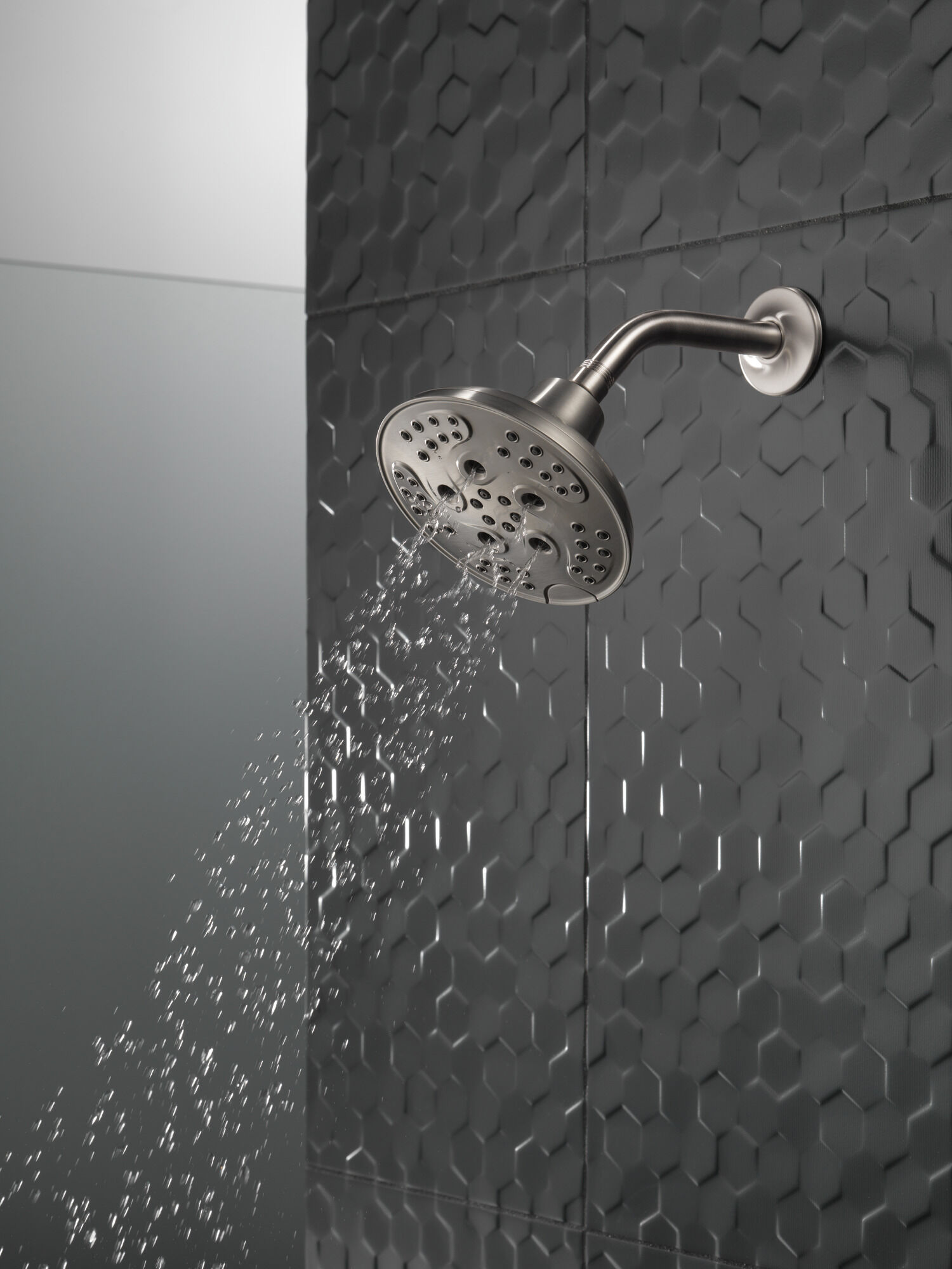 H2Okinetic® Переходная душевая лейка Raincan с 5 настройками Delta Faucet 52666-SS - Вид №10