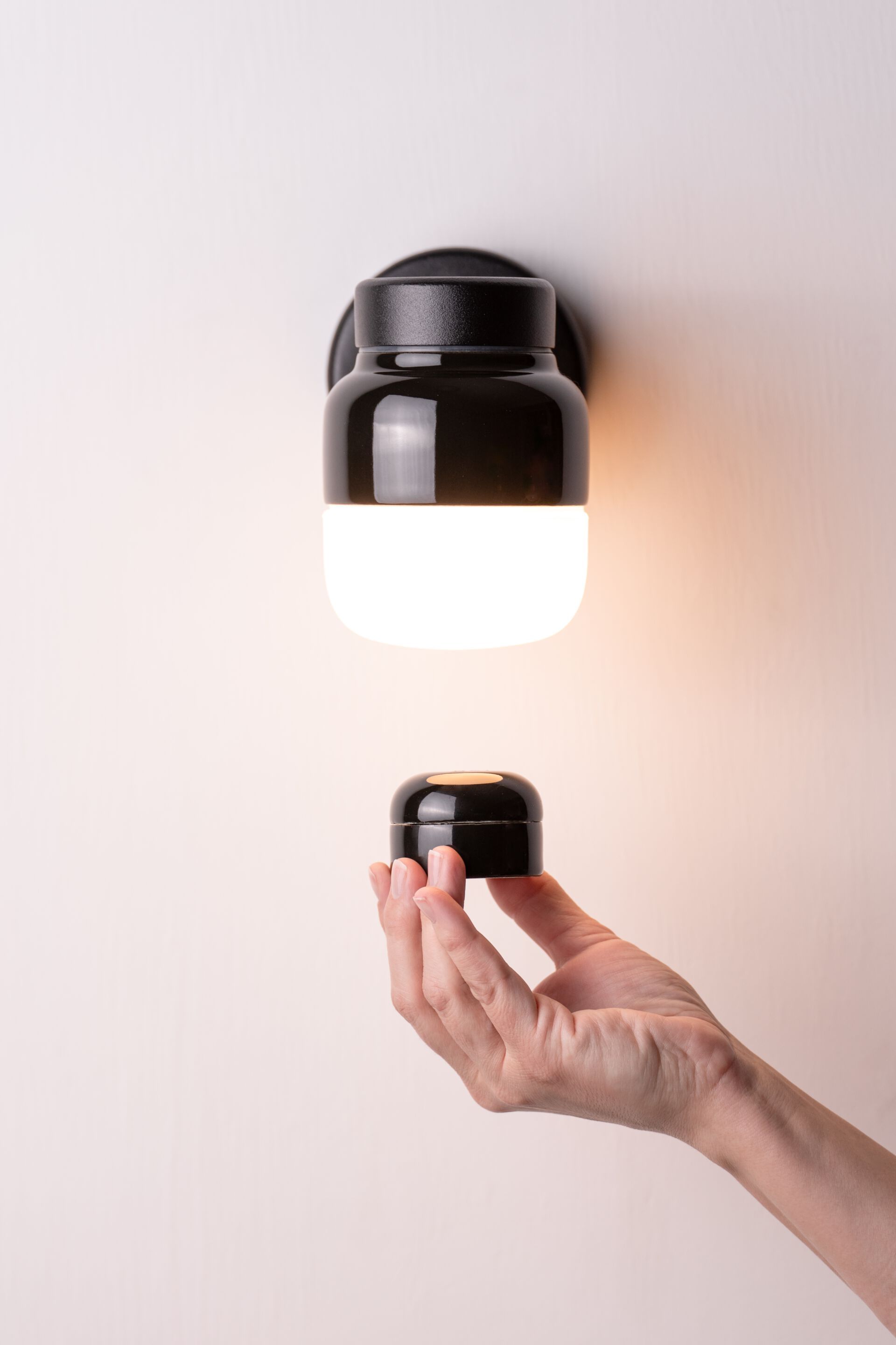 Матовый и фарфоровый стеклянный настенный светильник Ifö Electric Ohm ARCH-00050049 - Вид №3