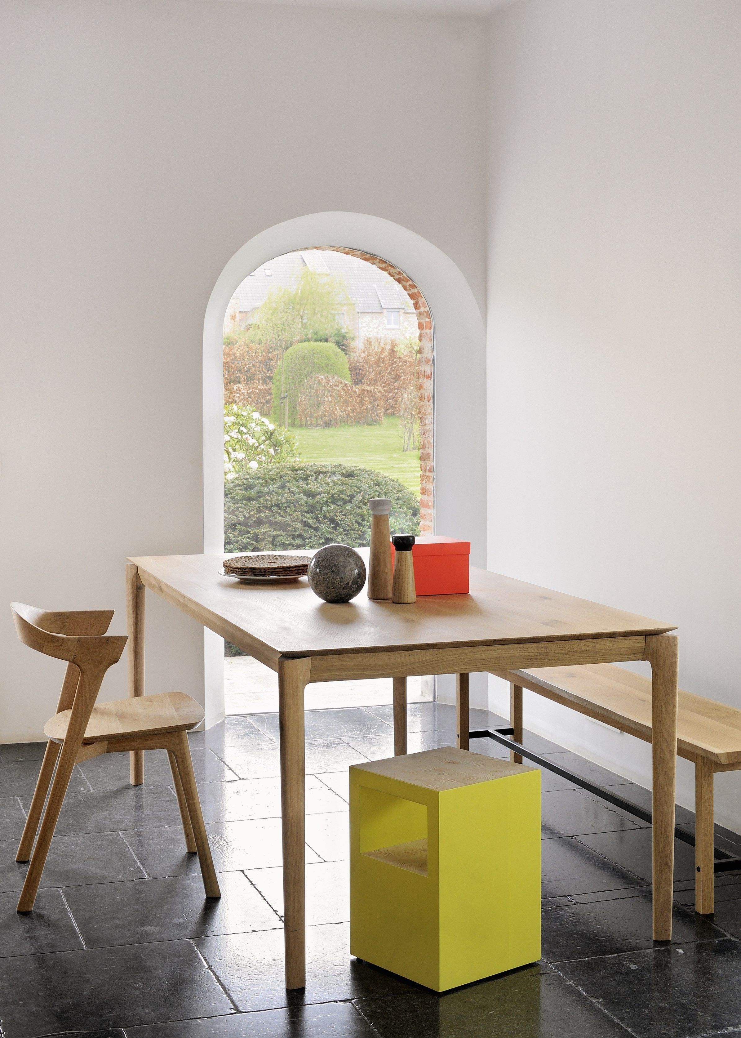 Прямоугольный обеденный стол из дуба Ethnicraft Bok ARCH-00096868 - Вид №1