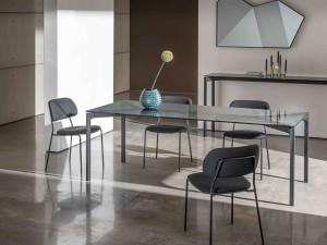 Прямоугольный стеклянный стол