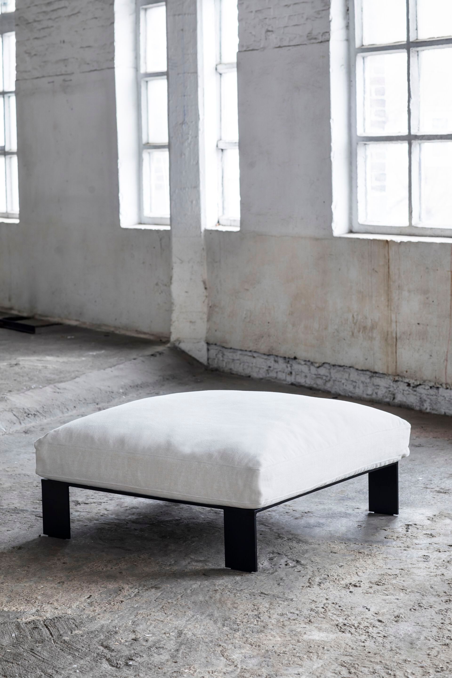 Квадратный пуф из ткани Serax Мебель Bea Mombaers ARCH-00036292 - Вид №1