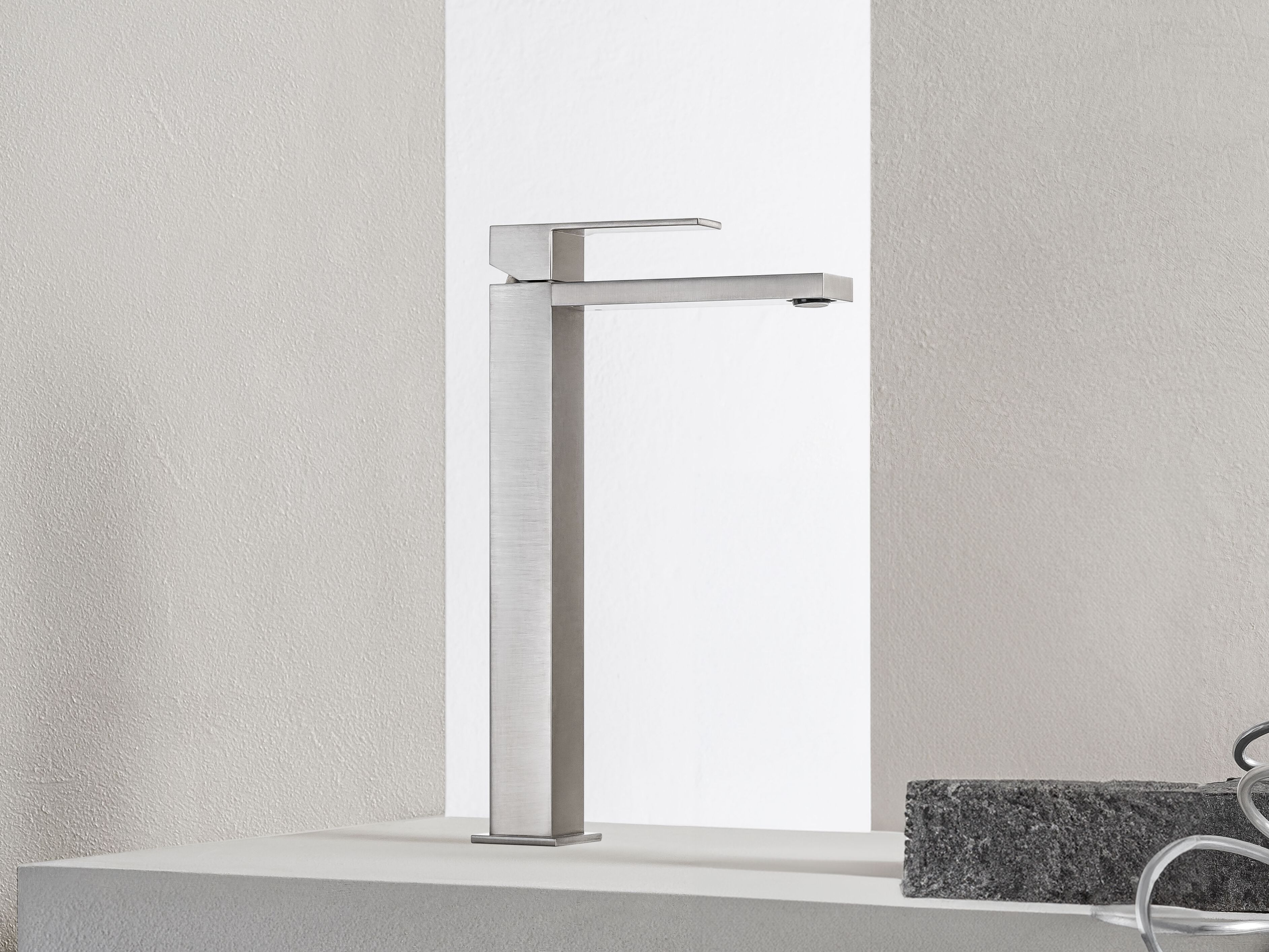 Смеситель для раковины с автоматическим сливом QD Magistro Lab приложение ARCH-00153029 - Вид №1