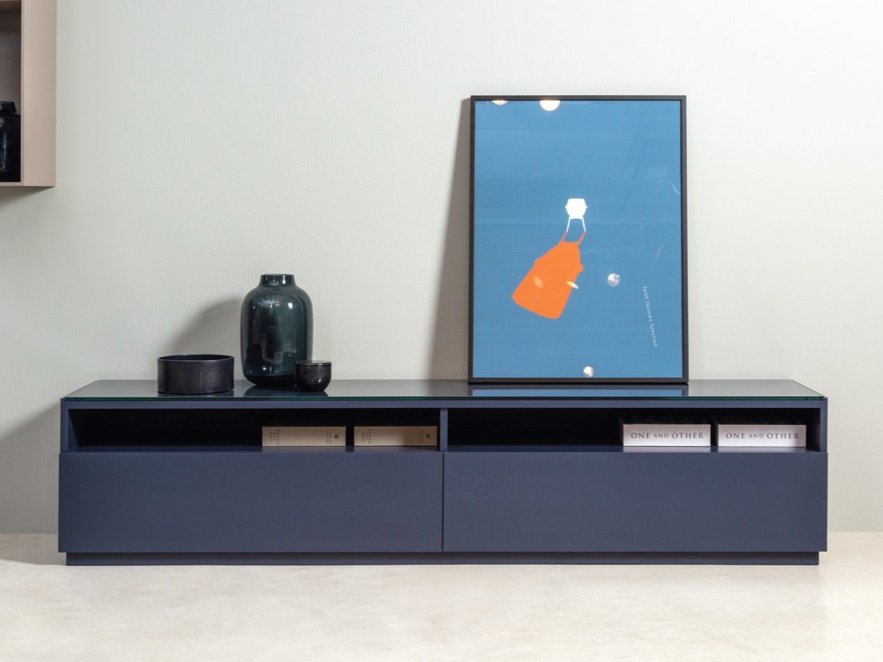 Низкий деревянный шкаф для телевизора с ящиками Rolf Benz Rolf Benz 9200 узкий ARCH-00094560