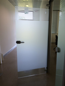 Декоративная клейкая пленка для защиты от царапин