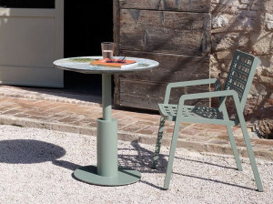 Круглый стол из фаянса и нержавеющей стали