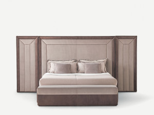 Кожаная или тканевая кровать с высоким изголовьем